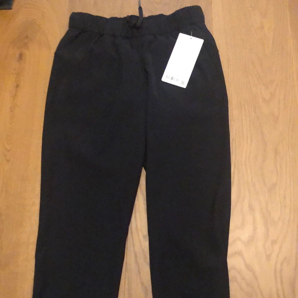 NWT Lululemon On the fly Jogger Woven size 4